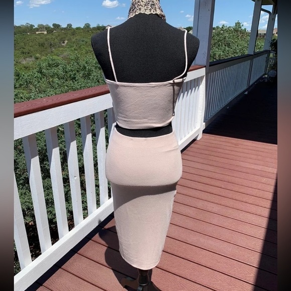 Crop Top Skirt & Set - Picture 3 of 9